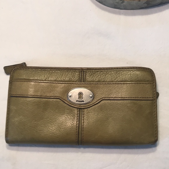 Fossil Handbags - Fossil Vintage Leather Wallet Organizer